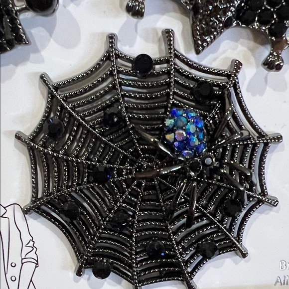 Eye Candy Los Angeles | Halloween Whimsy Brooch Set 🕷️🦇🖤 - Picture 7 of 12
